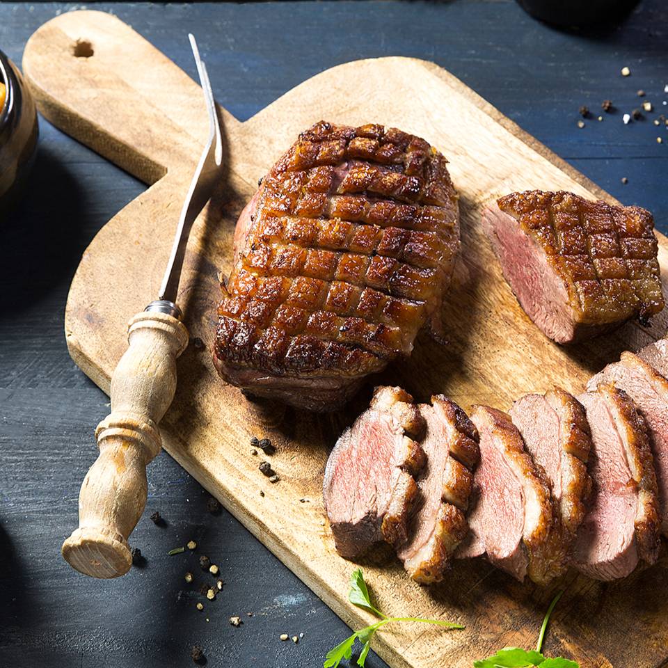 Magret de canard, sauce au vin rouge, chocolat noir et poivre noir de Penja